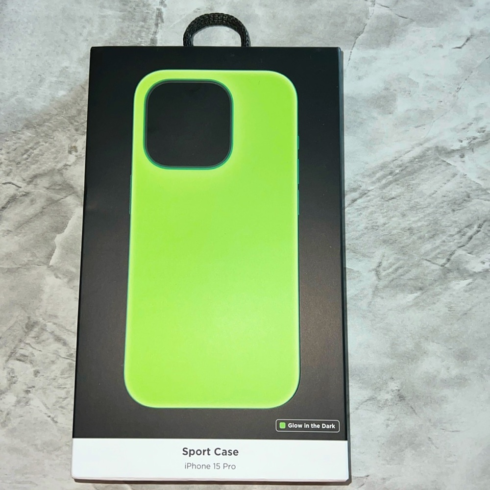 NEW IN BOX Nomad iPhone 15 PRO Glow In The Dark Sport Case Apple.